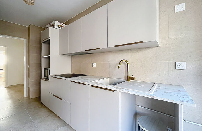 Appartement T3 traversant , rénové avec grand balcon — photo 5