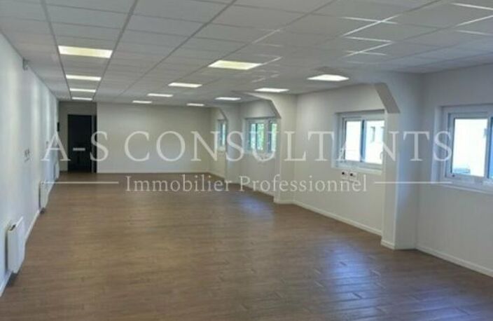 LOCAL MIXTE D'ACTIVITÉ-BUREAUX à louer — photo 4