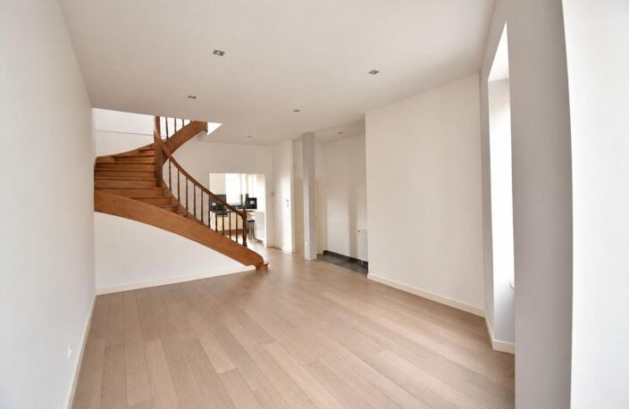 MAISON DE VILLE DE 138 M² AVEC EXTÉRIEUR — photo 3