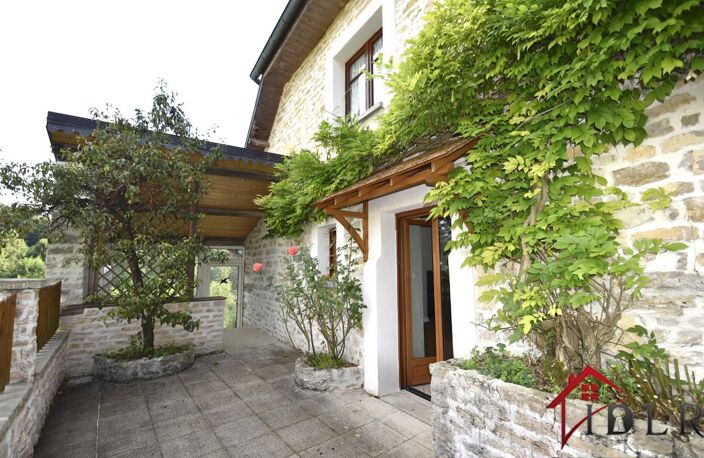 Maison de village rénovée avec joli terrain — photo 2