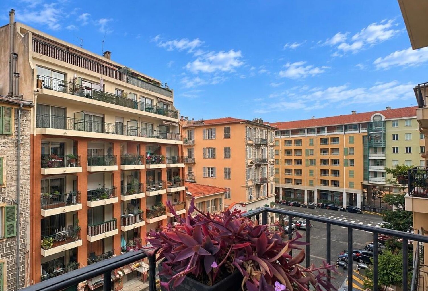 NICE LE PORT – 3 PIÈCES AVEC BALCON ET LOGGIA, AU CŒUR D'UN QUARTIER PRISÉ — photo 1