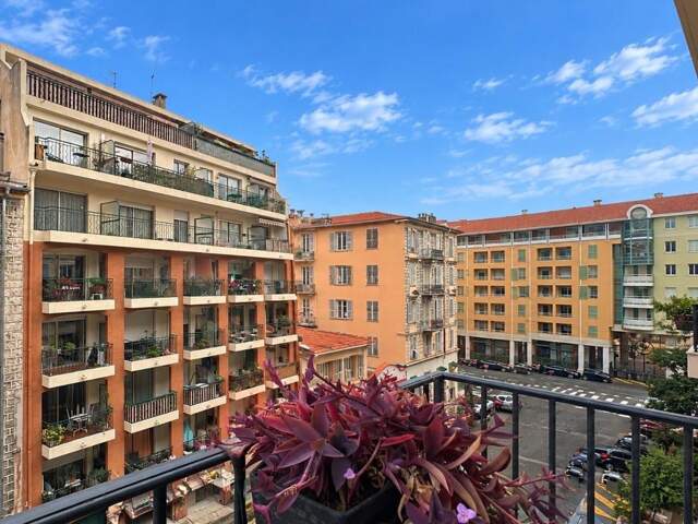 NICE LE PORT – 3 PIÈCES AVEC BALCON ET LOGGIA, AU CŒUR D'UN QUARTIER PRISÉ — photo du bien