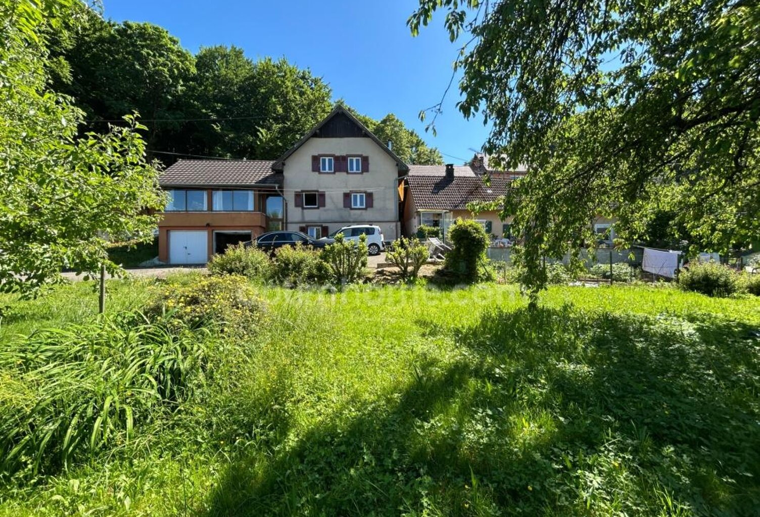 VIEUX-FERRETTE, propriété composé de 2maisons, dont une louée, sur 17.37ares. Enorme potentiel. Emplacement magnifique! — photo 1