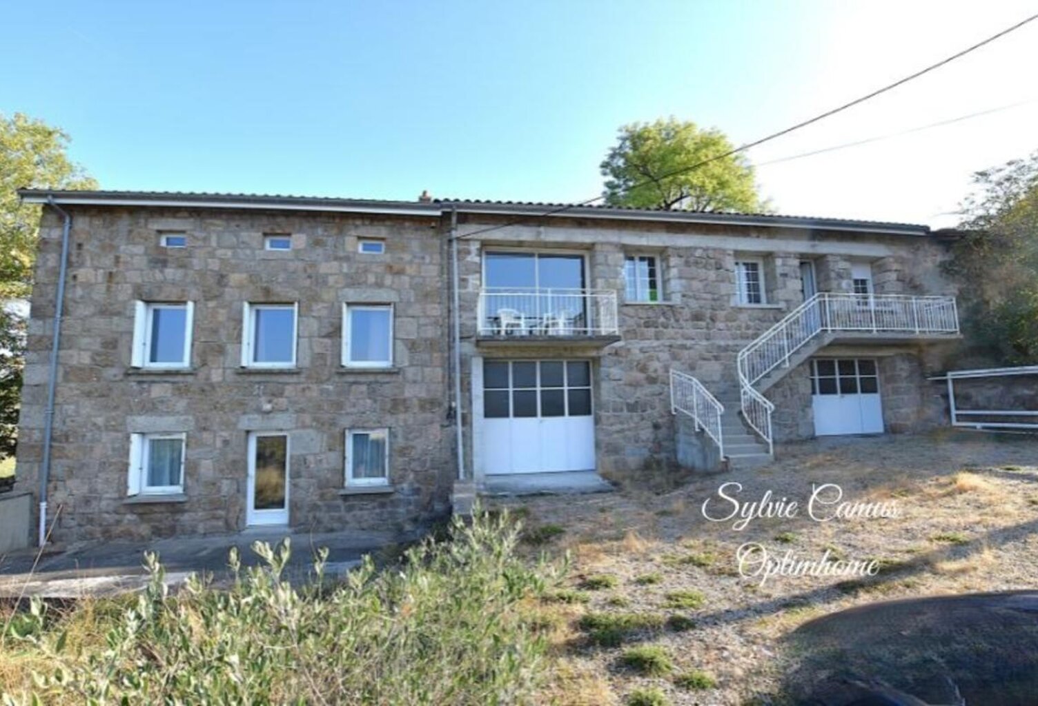SAINTE-SIGOLÈNE – BELLE MAISON EN PIERRE DE 192 M², 5 CHAMBRES, TERRASSE ET VUE DÉGAGÉE — photo 1