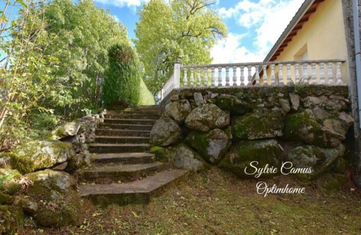 SAINTE-SIGOLÈNE – BELLE MAISON EN PIERRE DE 192 M², 5 CHAMBRES, TERRASSE ET VUE DÉGAGÉE — photo 2