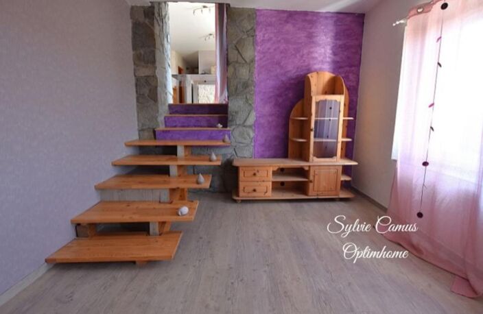 SAINTE-SIGOLÈNE – BELLE MAISON EN PIERRE DE 192 M², 5 CHAMBRES, TERRASSE ET VUE DÉGAGÉE — photo 4