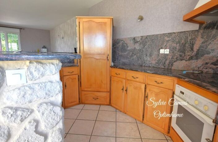 SAINTE-SIGOLÈNE – BELLE MAISON EN PIERRE DE 192 M², 5 CHAMBRES, TERRASSE ET VUE DÉGAGÉE — photo 5