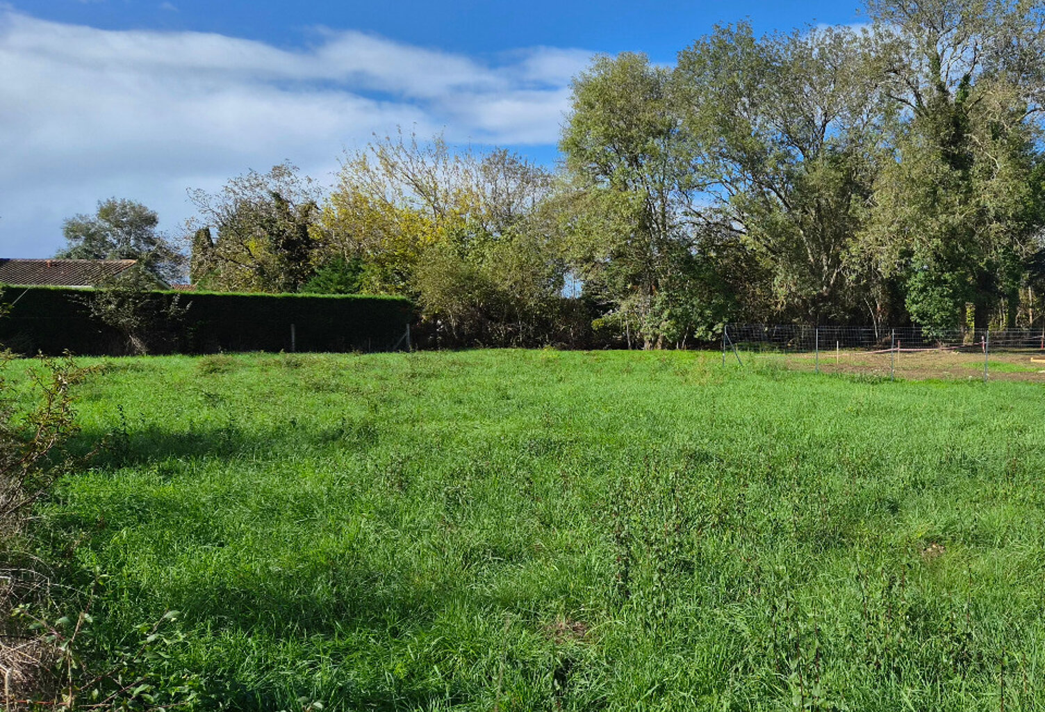 Terrain à bâtir à Saint-Seurin-sur-l'Isle (33660) — photo 1