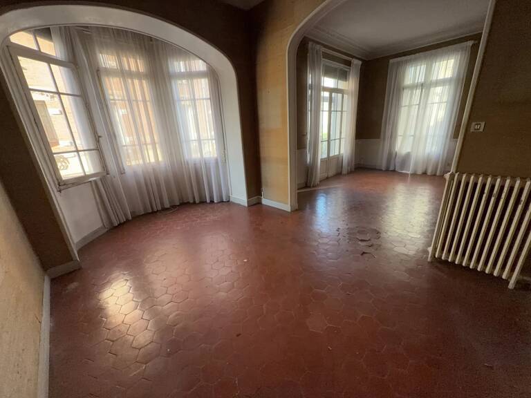 Immeuble de caractère, 3 apart, 1 local Ccial, garage 100 m2. — photo 1