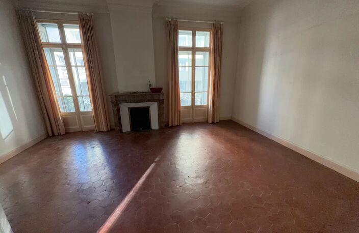 Immeuble de caractère, 3 apart, 1 local Ccial, garage 100 m2. — photo 2
