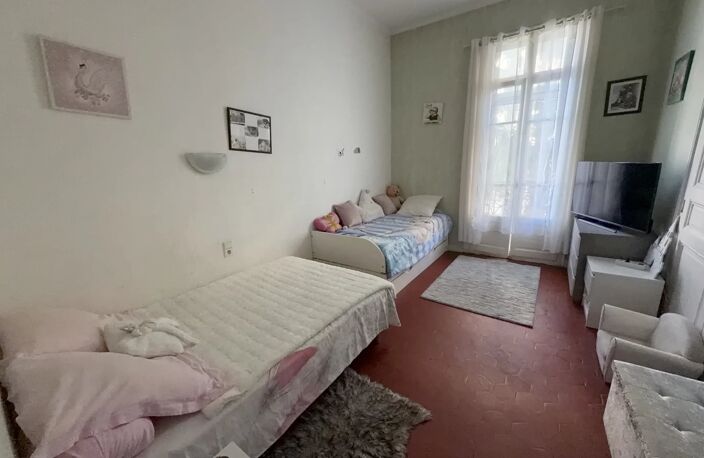 Immeuble de caractère, 3 apart, 1 local Ccial, garage 100 m2. — photo 5
