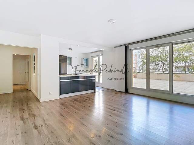 Beau T3 72 m²  VILLEURBANNE (69) CHARPENNES – Place Charles Hernu avec terrasse 75 m² — photo du bien