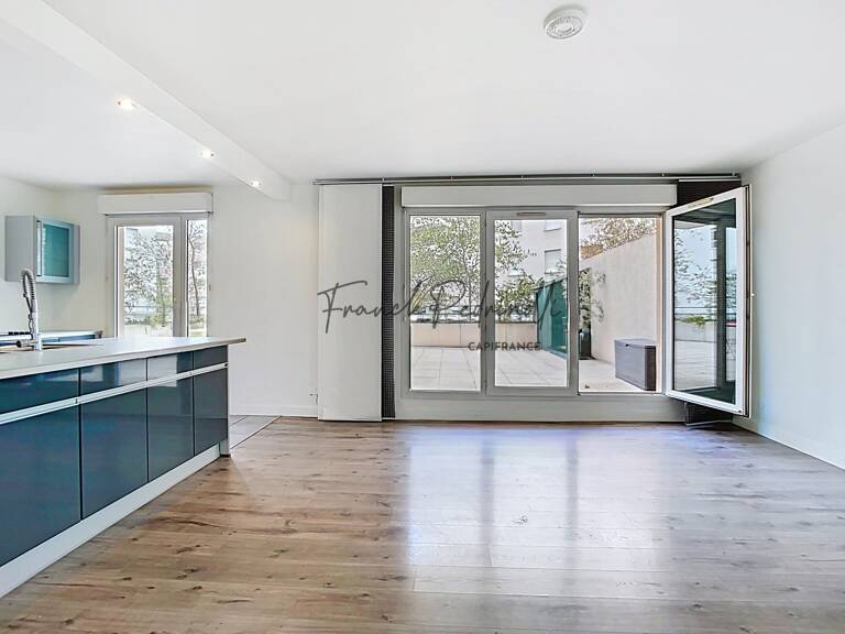 Beau T3 72 m²  VILLEURBANNE (69) CHARPENNES – Place Charles Hernu avec terrasse 75 m² — photo 1