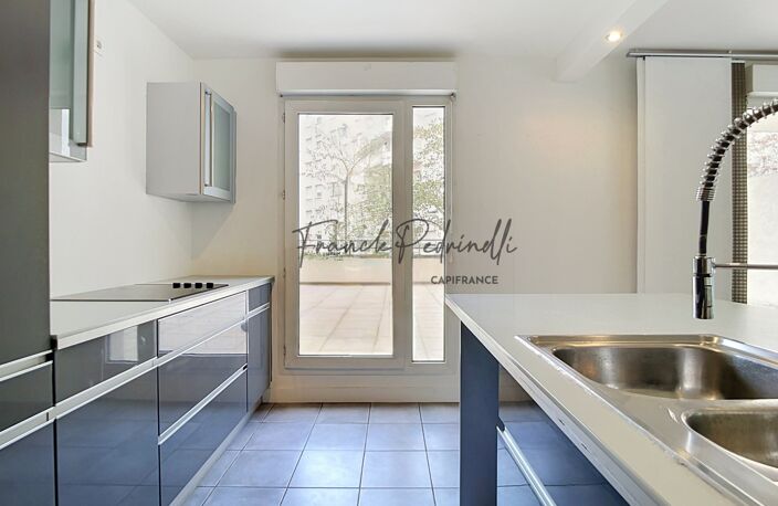 Beau T3 72 m²  VILLEURBANNE (69) CHARPENNES – Place Charles Hernu avec terrasse 75 m² — photo 3