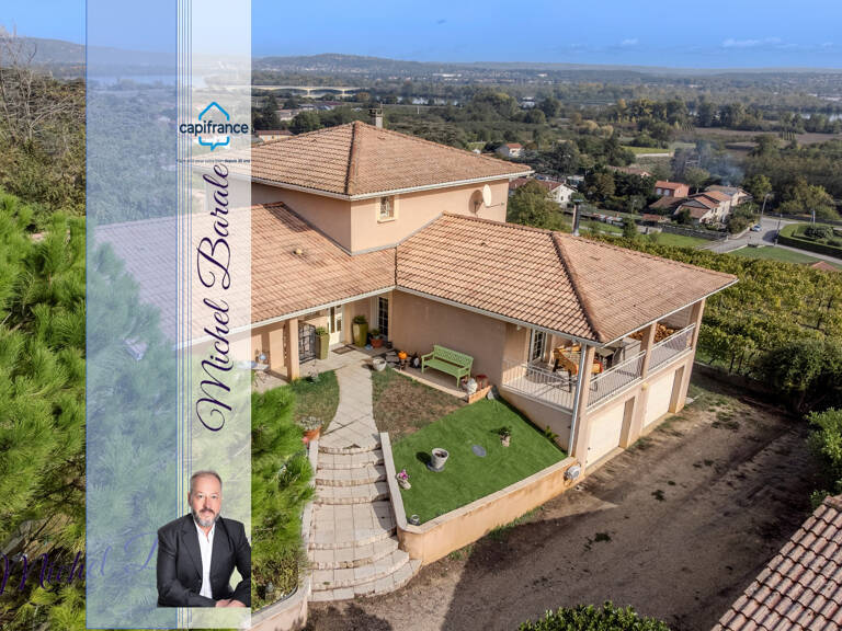 CHAVANAY – MAISON FAMILIALE 233 M² – 5 CHAMBRES – ESPACE INDÉPENDANT – PISCINE – SANS VIS-À-VIS — photo 1