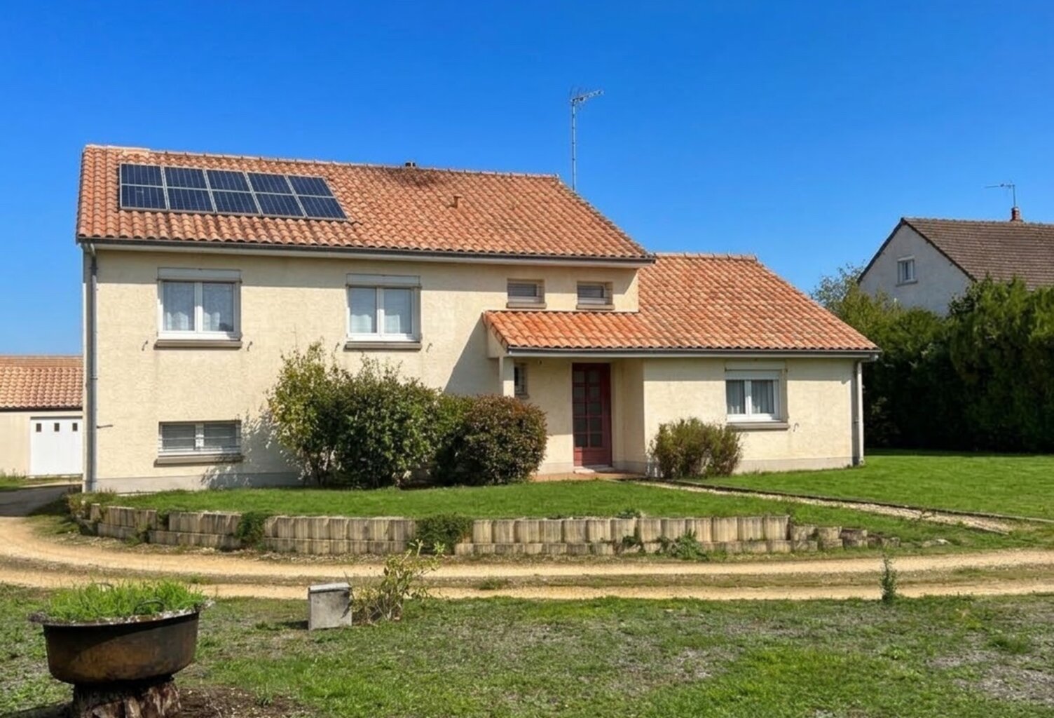 Maison d’architecte de 149 m² à Targé – 3 chambres, possibilité 4 – Terrain clos de 2 000 m² – 2 garages — photo 1