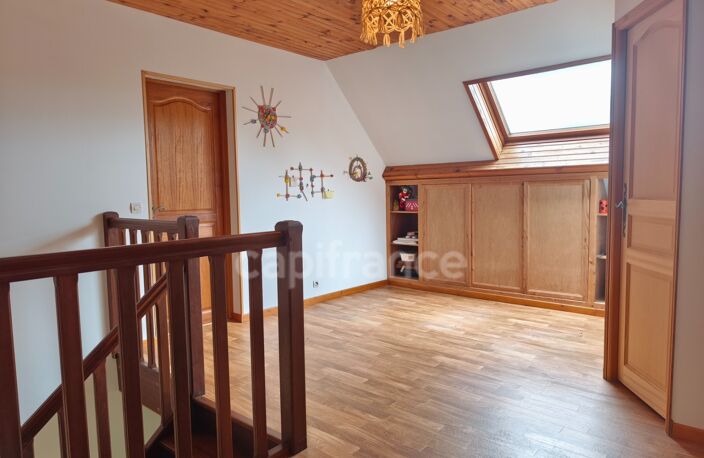 À Échauffour (61370), découvrez cette spacieuse maison familiale de 135 m², offrant 4 chambres, un vaste jardin paysagé de 7 490 m², une grande terrasse, au cœur d’un environnement calme et verdoyant — photo 5