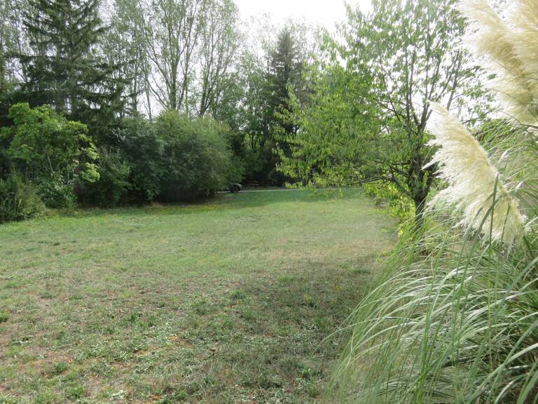 Terrain de 1150 m² à vendre  AMBERIEU EN BUGEY (01) (Quartier Vareille-Saint Germain) — photo 1