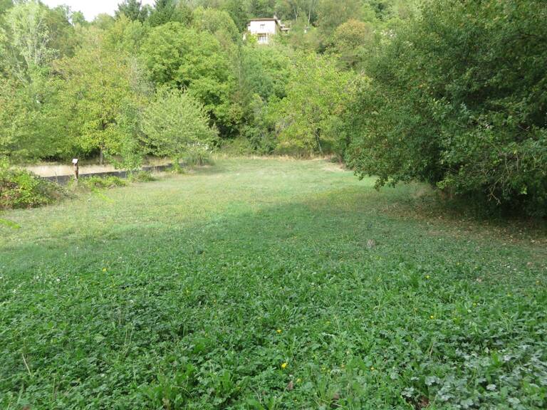 Terrain 670 m² à vendre  AMBERIEU EN BUGEY (01) (Quartier Vareille-Saint Germain) — photo 1