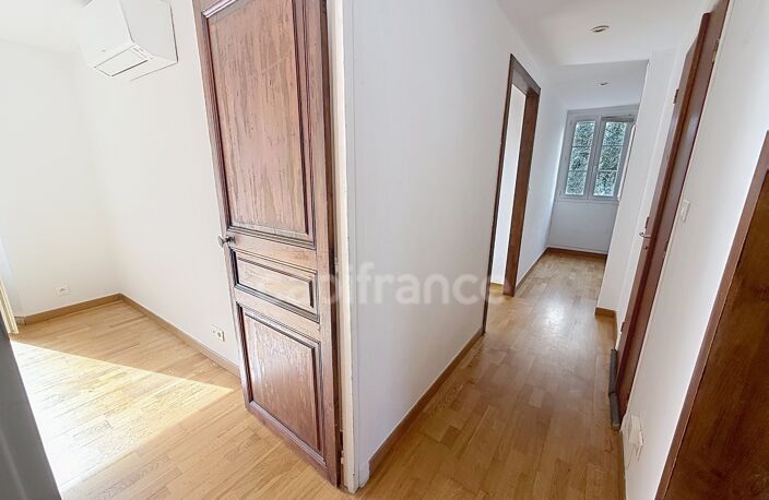 AJACCIO (20), centre ville proche Tribunal, appartement 3 pièces avec balcon — photo 2
