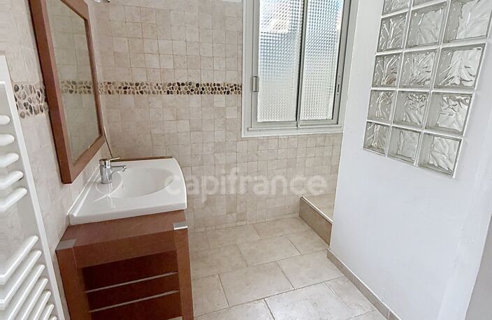 AJACCIO (20), centre ville proche Tribunal, appartement 3 pièces avec balcon — photo 4