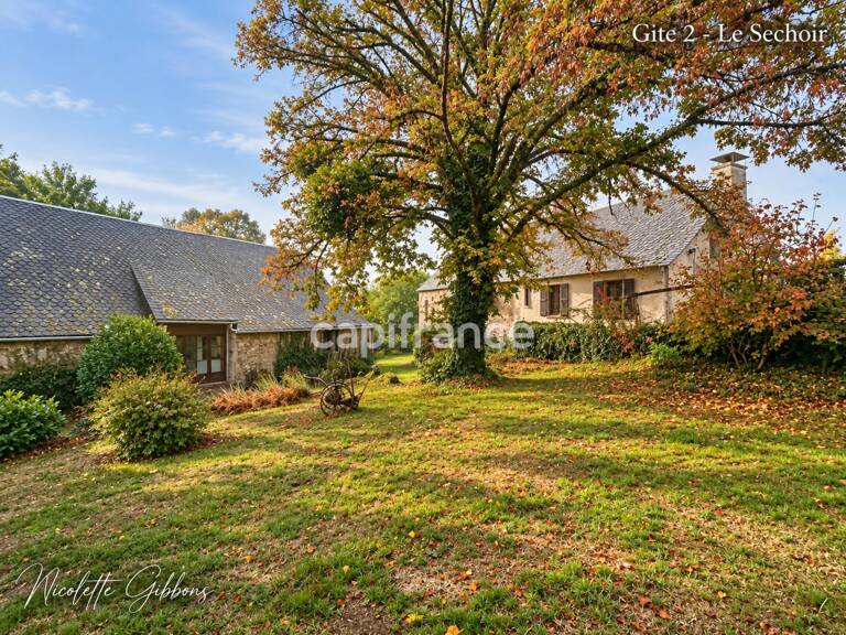 CORRÈZE – PROPRIÉTÉ SUR 6 HECTARES, SOURCE, FORET AVEC MAISON PRINCIPALE ET 4 GÎTES – VALLÉE DE LA DORDOGNE — photo 1
