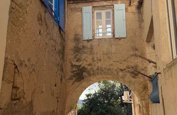 Campagnan – Maison de village de caractère avec jardins, cour et terrasse panoramique — photo 4