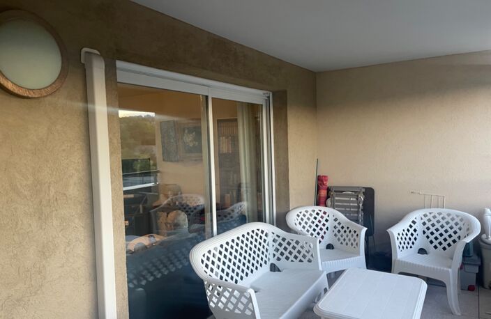 Appartement à vendre 3 pièces AIX EN PROVENCE (13) Luynes dernier étage dans une résidence récente — photo 2