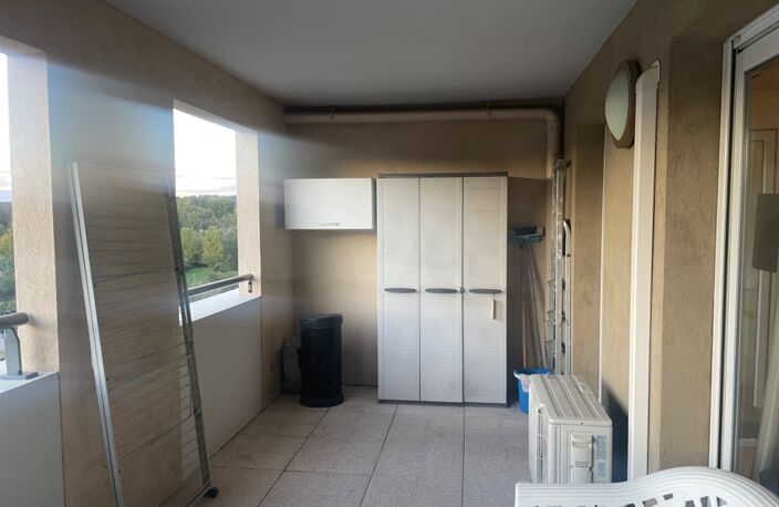 Appartement à vendre 3 pièces AIX EN PROVENCE (13) Luynes dernier étage dans une résidence récente — photo 3