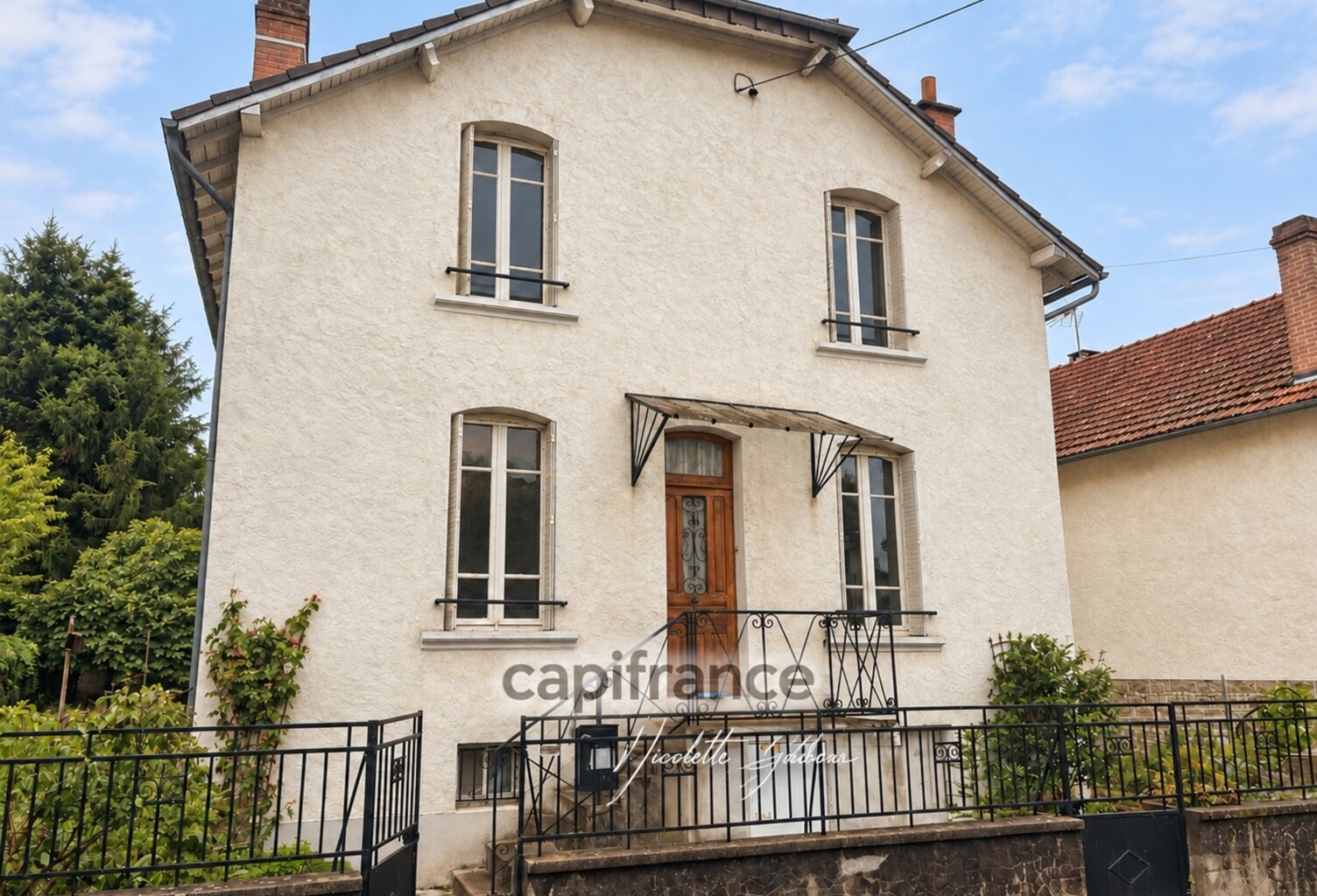 Maison de ville de 107 m² à rénover avec jardin clos – À 10 minutes du centre-ville — photo 1