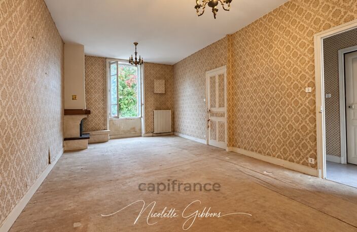 Maison de ville de 107 m² à rénover avec jardin clos – À 10 minutes du centre-ville — photo 3