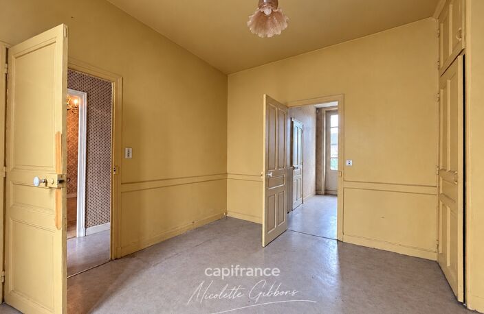 Maison de ville de 107 m² à rénover avec jardin clos – À 10 minutes du centre-ville — photo 4