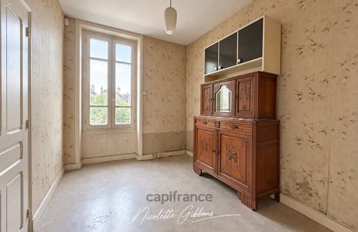 Maison de ville de 107 m² à rénover avec jardin clos – À 10 minutes du centre-ville — photo 5