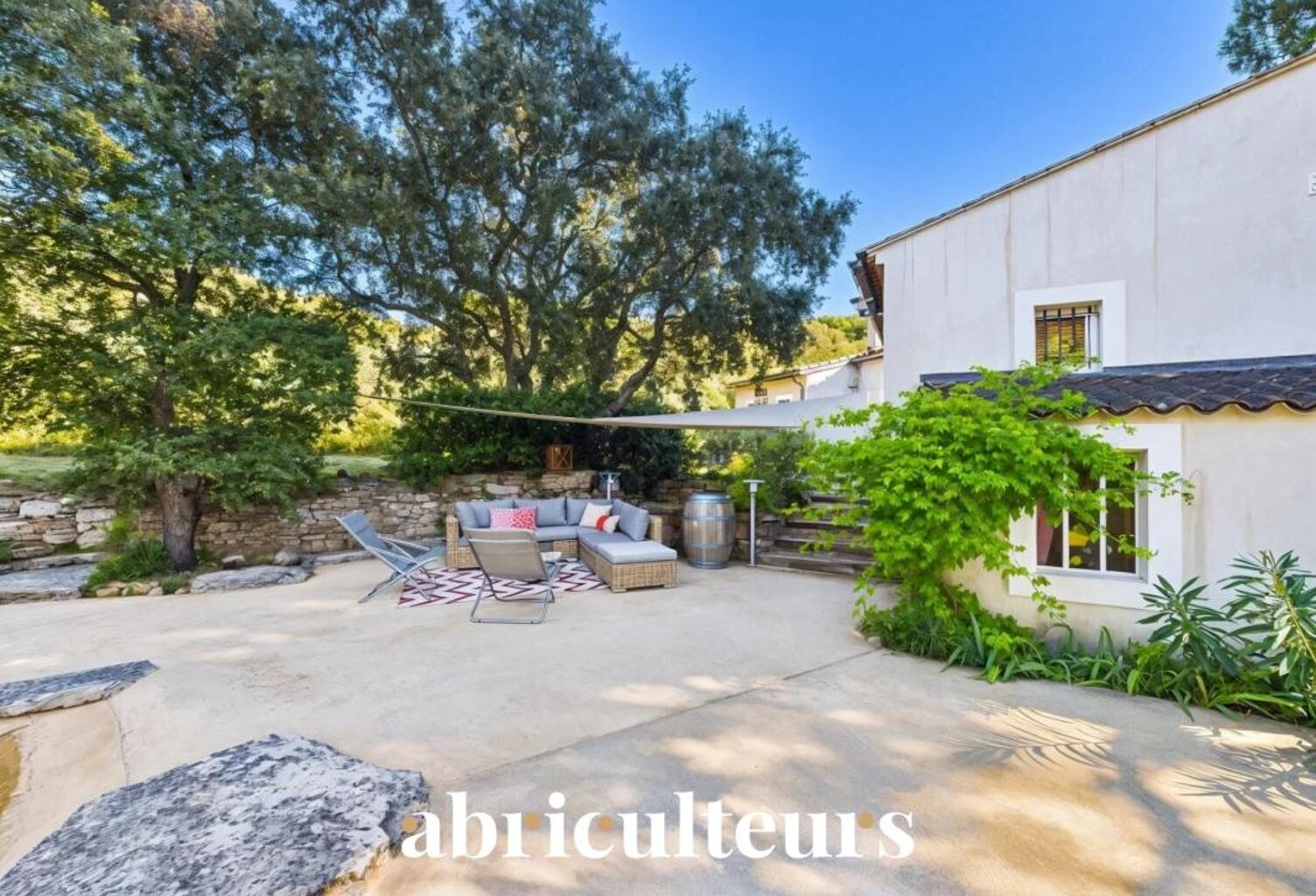 Villa d’architecte rénovée de 155 m² avec piscine naturelle, au pied du Luberon à Cheval-Blanc — photo 1
