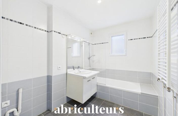 Appartement 2 chambres - DPE C - Immeuble de 2011 - 2 chambres -terrasse de 13,75m2  - 1 parking - Espace vélo - 26 rue des grenouilles - Nantes — photo 5