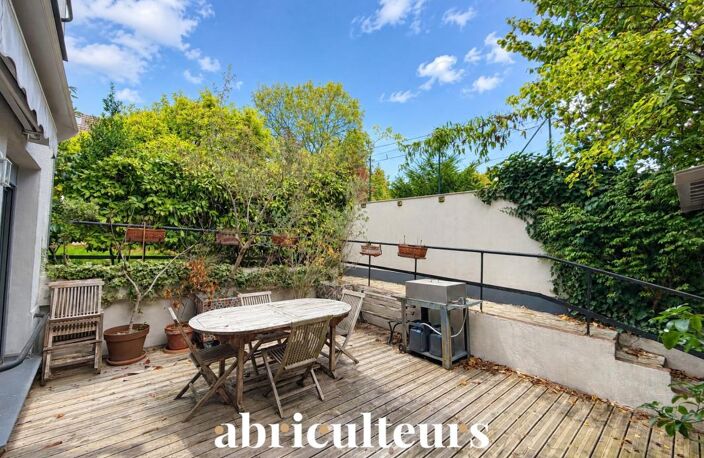 Issy-les-Moulineaux – Maison rénovée avec studio indépendant et terrasse arborée, au calme — photo 2