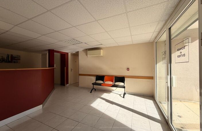 Bien Commercial à vendre — photo 2