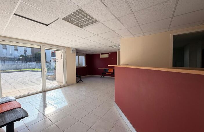 Bien Commercial à vendre — photo 3