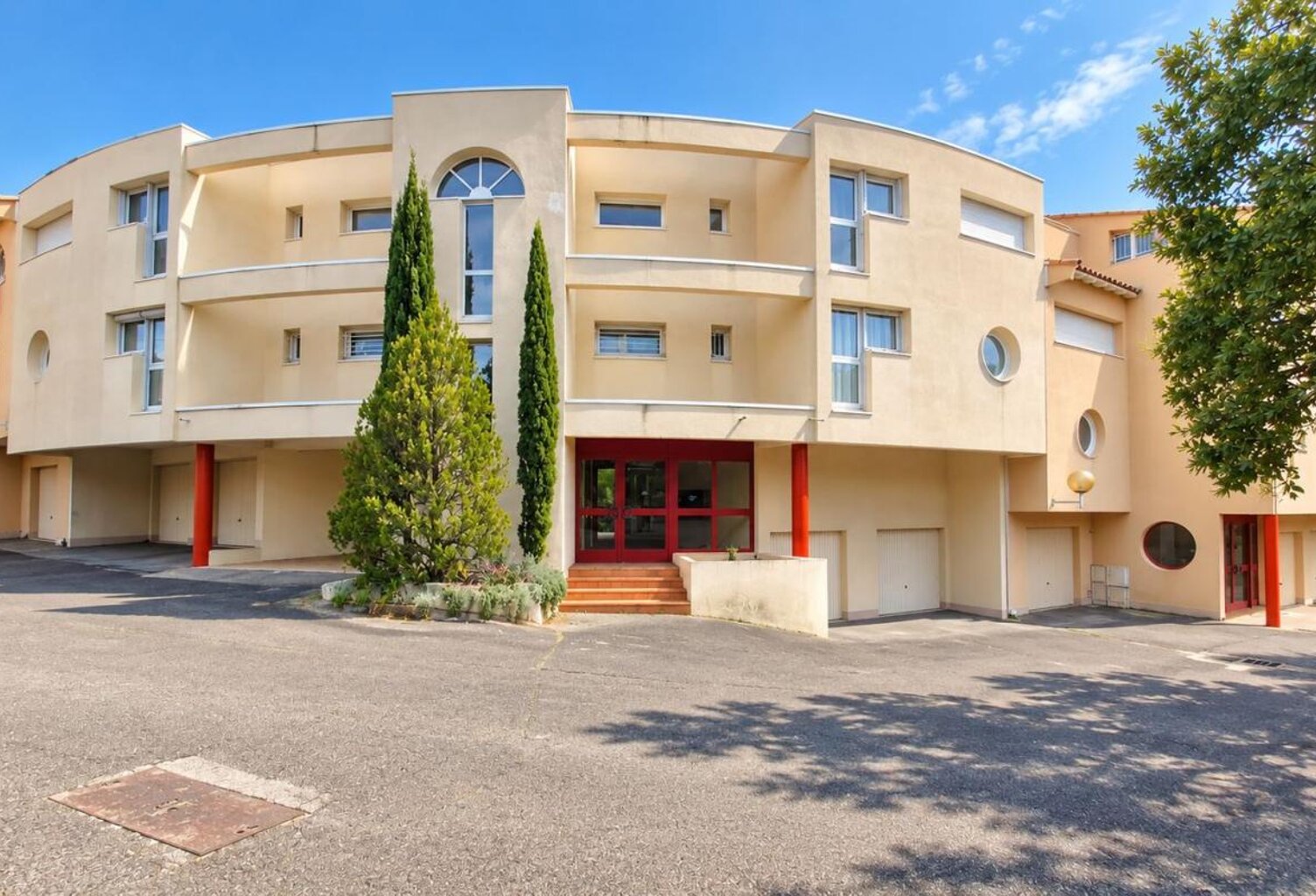 Appartement À Vendre Villeneuve-Les-Avignon, 114 m², 4 chambres, duplex, terrasse, Garage et Parking — photo 1