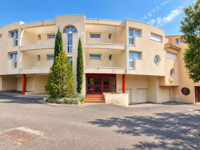 Appartement À Vendre Villeneuve-Les-Avignon, 114 m², 4 chambres, duplex, terrasse, Garage et Parking — photo du bien