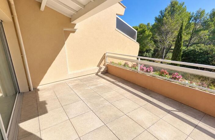 Appartement À Vendre Villeneuve-Les-Avignon, 114 m², 4 chambres, duplex, terrasse, Garage et Parking — photo 2
