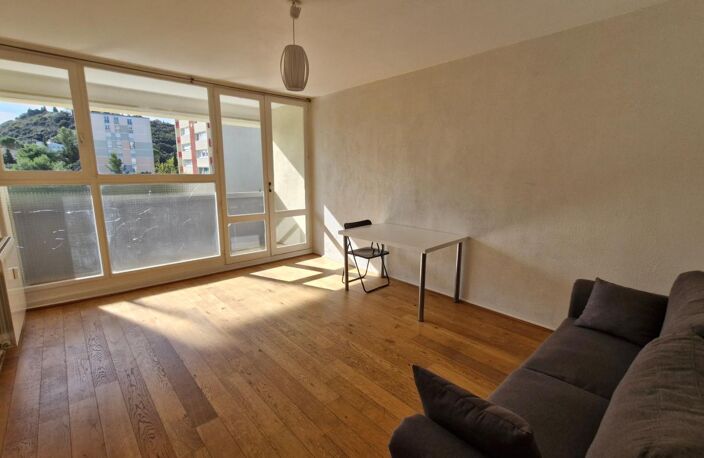 Appartement À Vendre Villeneuve-Les-Avignon, 46 m², 2 pièces, loggia, cave — photo 2