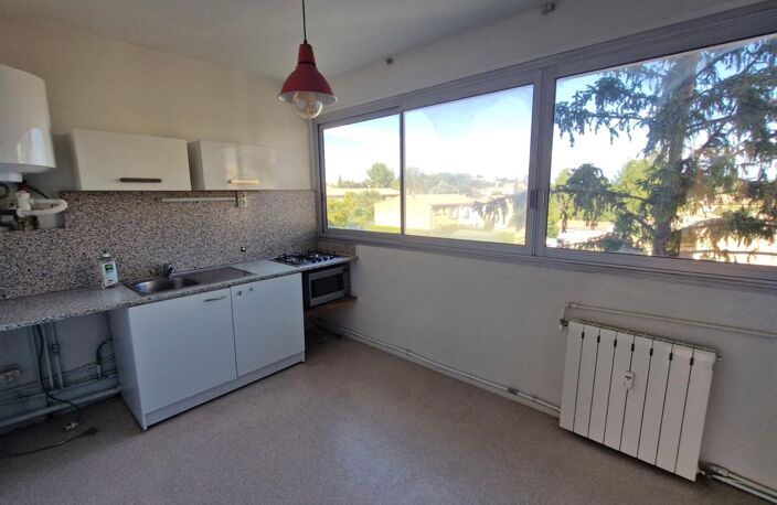 Appartement À Vendre Villeneuve-Les-Avignon, 46 m², 2 pièces, loggia, cave — photo 5