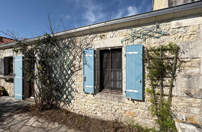 SAINT-XANDRE – Maison de charme aux beaux volumes — photo 3