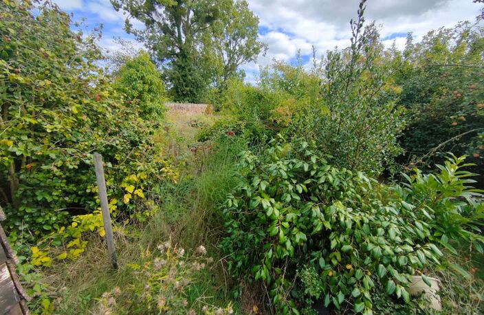 A VENDRE TERRAIN CONSTRUCTIBLE DE 2500 M²  DANS LE BOURG DE GOMMENEC'H — photo 3
