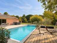 MAISON FAMILIALE  DE 146 M² – PISCINE, JACUZZI, GRAND JARDIN ET GARAGE DE 61 M² – DPE A / GES A — photo 2