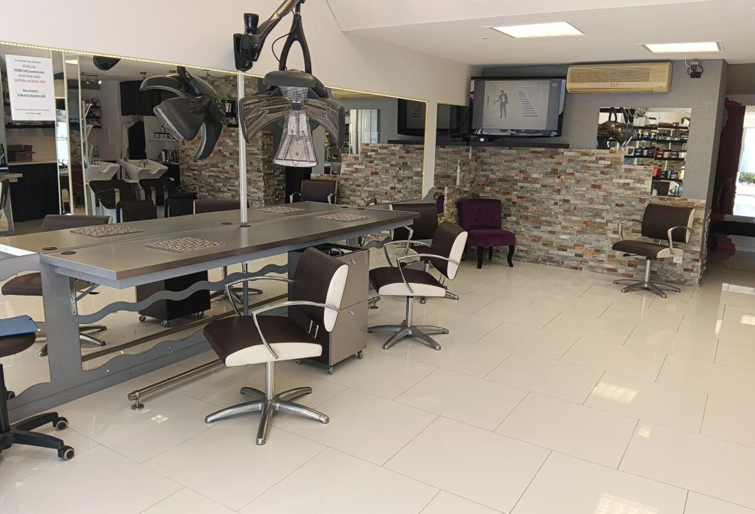 Salon de coiffure à la Moutonne — photo 1