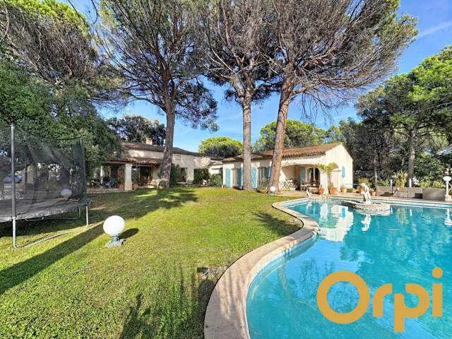 ROQUEBRUNE-SUR-ARGENS — Propriété d’exception de 234 m² avec piscine à débordement, jacuzzi, parc paysager & immense potentiel de rénovation ! — photo du bien