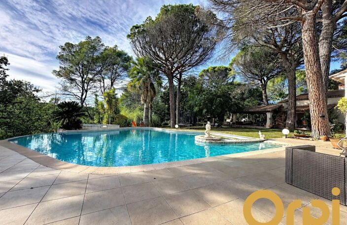ROQUEBRUNE-SUR-ARGENS — Propriété d’exception de 234 m² avec piscine à débordement, jacuzzi, parc paysager & immense potentiel de rénovation ! — photo 3