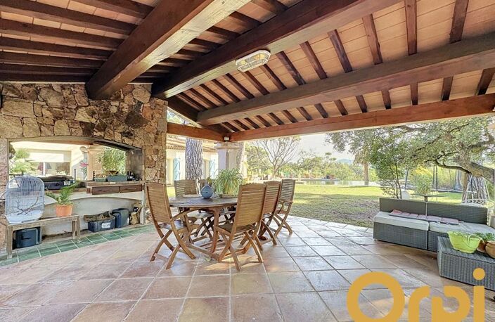 ROQUEBRUNE-SUR-ARGENS — Propriété d’exception de 234 m² avec piscine à débordement, jacuzzi, parc paysager & immense potentiel de rénovation ! — photo 5